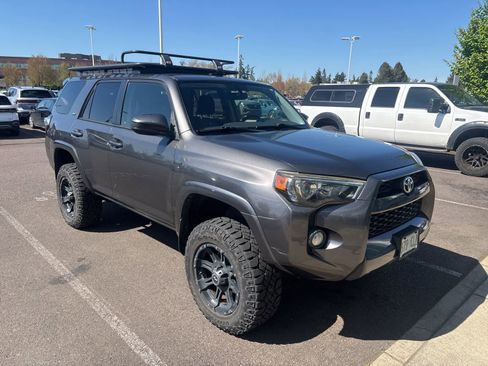 Used 2014 Toyota 4Runner SR5 image 6