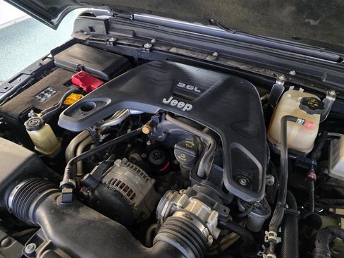 Used 2021 Jeep Gladiator Sport AWD/4WD image 37
