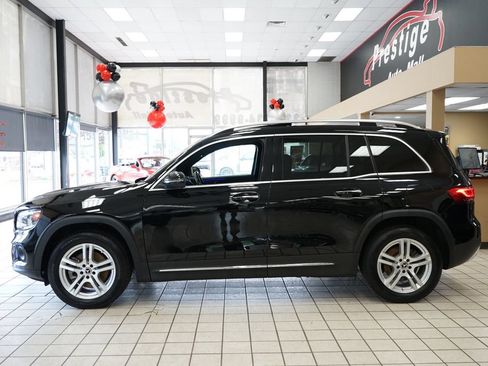 Used 2023 Mercedes-Benz GLB 250 4MATIC w/ Premium Package image 3