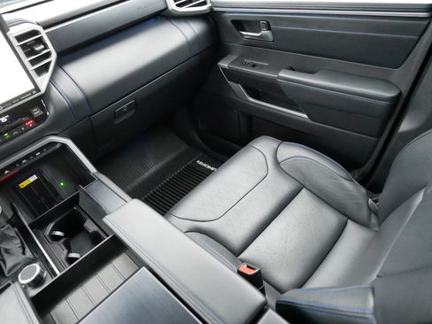 Used 2022 Toyota Tundra Platinum image 11