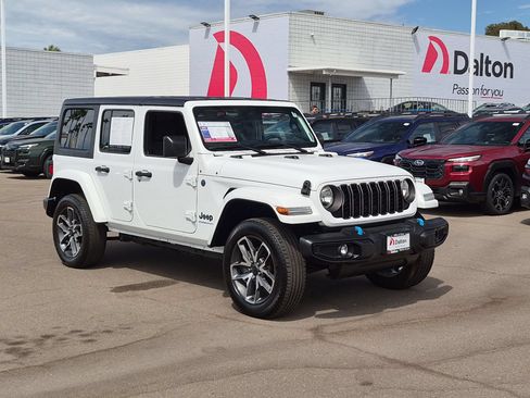 Used 2024 Jeep Wrangler Unlimited AWD/4WD image 2