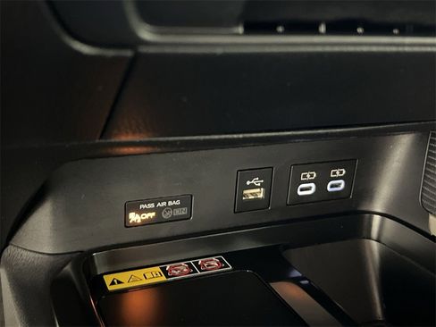 Used 2025 Toyota Camry SE image 33