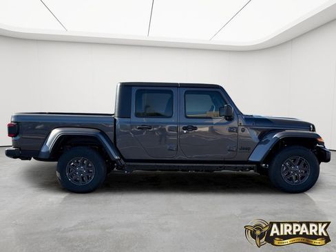 New 2025 Jeep Gladiator Sport AWD/4WD image 3