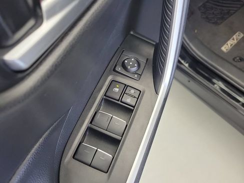 Used 2025 Toyota RAV4 XLE FWD image 21