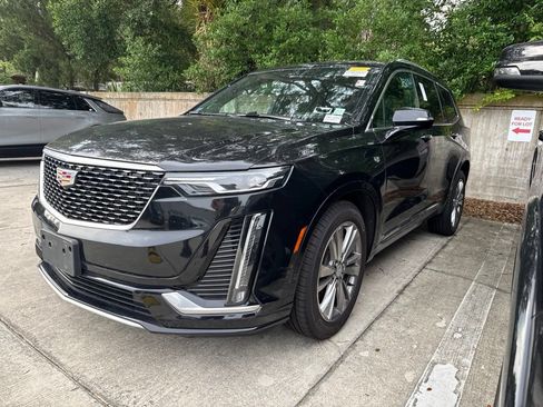 Used 2023 Cadillac XT6 Premium Luxury w/ Technology Package AWD/4WD image 2