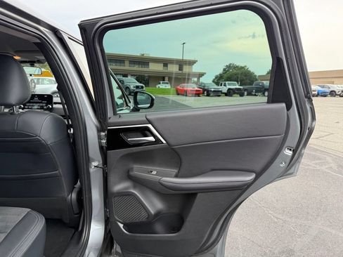Used 2023 Mitsubishi Outlander SE AWD/4WD image 9