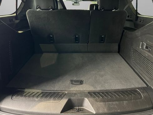 Used 2023 GMC Yukon XL SLT image 5