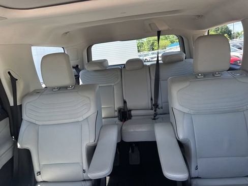 Certified 2025 Ford Expedition Platinum w/ Platinum Ultimate Package AWD/4WD image 32