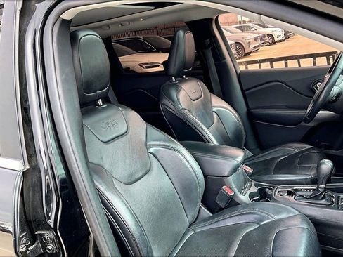 Used 2019 Jeep Cherokee Limited w/ Technology Group image 10