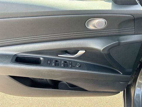 Used 2024 Hyundai Elantra Limited FWD image 18