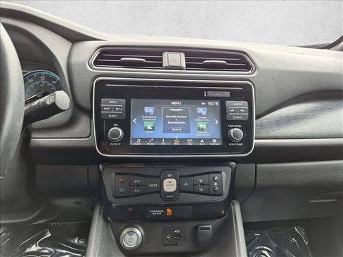 Used 2018 Nissan Leaf SV w/ SV Technology Package FWD image 15
