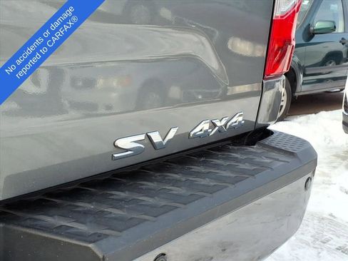 Used 2018 Nissan Titan SV w/ SV Convenience Package image 11