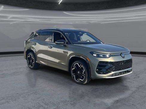 New 2026 Volkswagen Tiguan SEL R-Line AWD/4WD image 2