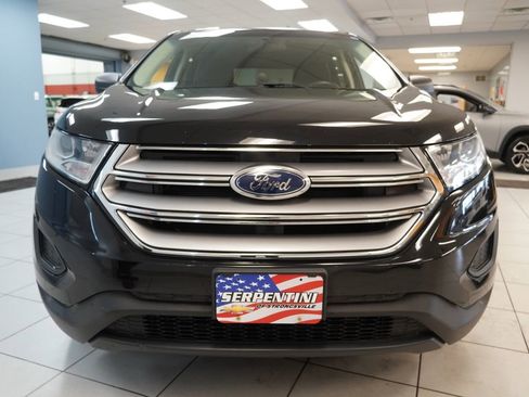 Used 2018 Ford Edge SE image 2