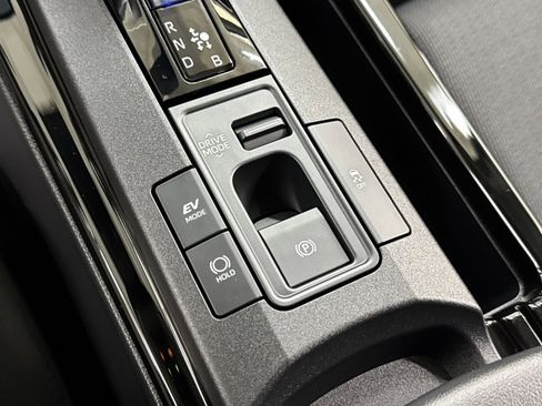 Used 2024 Toyota Prius LE image 35