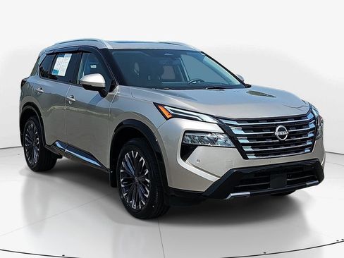 Used 2024 Nissan Rogue Platinum w/ Platinum Premium Package FWD image 3