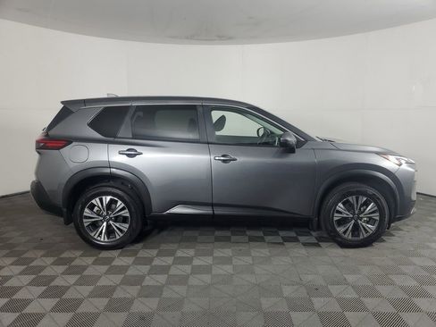 Used 2023 Nissan Rogue SV image 3