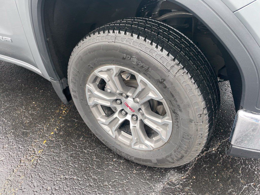 Used 2025 GMC Sierra 1500 SLT AWD/4WD image 3
