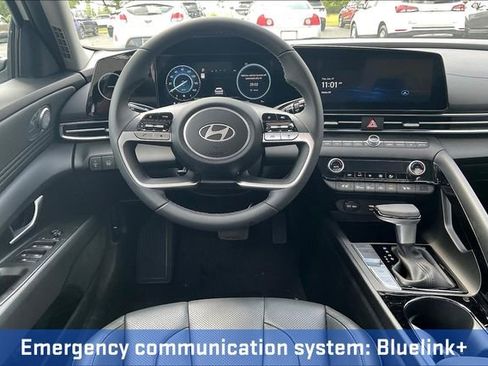 New 2025 Hyundai Elantra Limited image 17