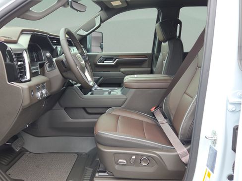 New 2026 GMC Sierra 3500 Denali w/ Denali Reserve Package AWD/4WD image 11