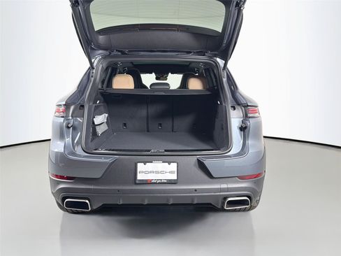Certified 2026 Porsche Cayenne AWD/4WD image 35