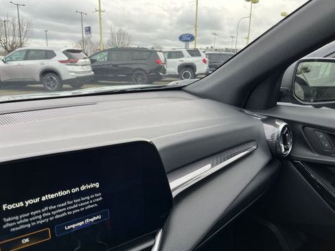 Used 2025 Chevrolet Equinox LT image 36