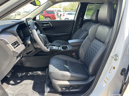 Used 2023 Mitsubishi Outlander SEL FWD image 6