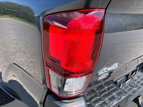 Used 2019 Toyota Tacoma SR AWD/4WD image 28