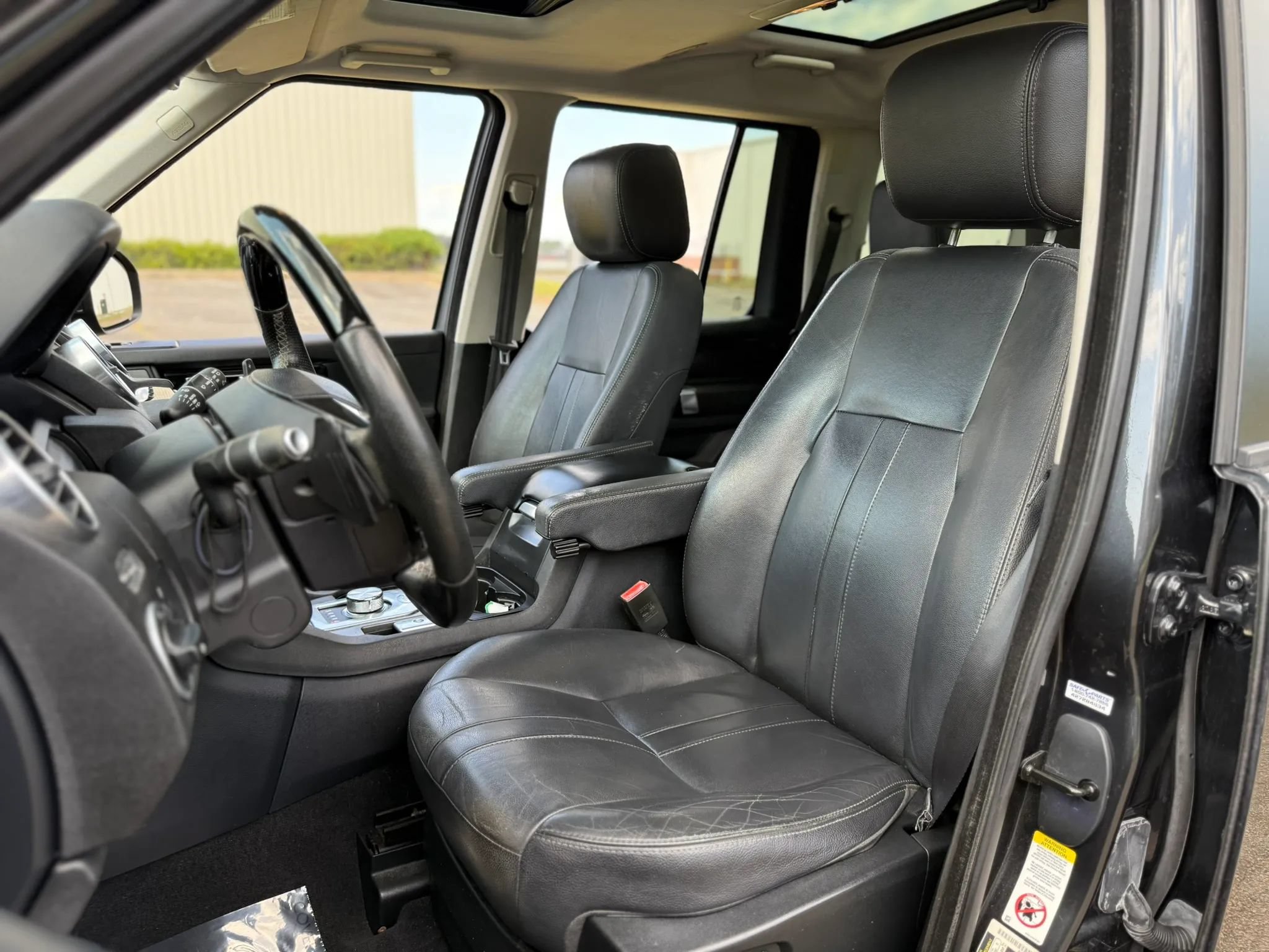 Used 2015 Land Rover LR4 HSE AWD/4WD image 28