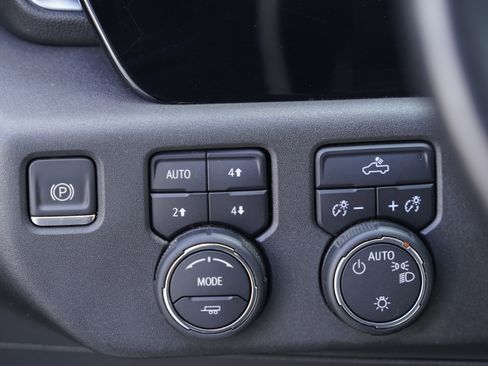 Used 2022 Chevrolet Silverado 1500 LT AWD/4WD image 22