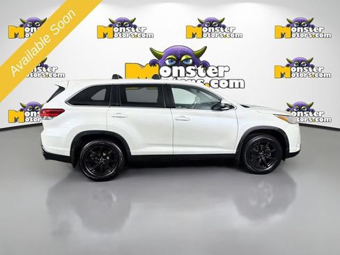 Used 2019 Toyota Highlander LE AWD/4WD image 4