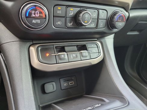 Used 2021 GMC Acadia Denali w/ Denali Technology Package FWD image 30