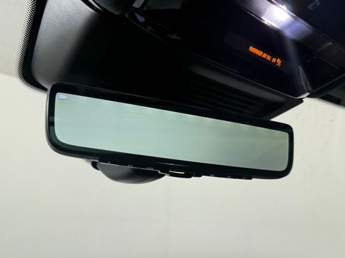 Certified 2025 Land Rover Range Rover SE AWD/4WD image 25