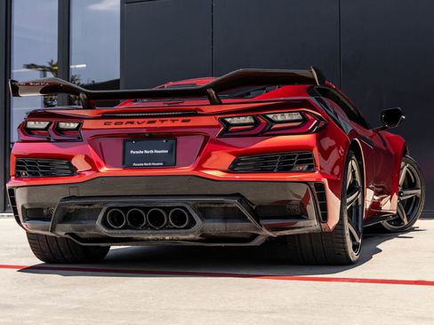 Used 2023 Chevrolet Corvette Z06 w/ Z07 Performance Package RWD image 8