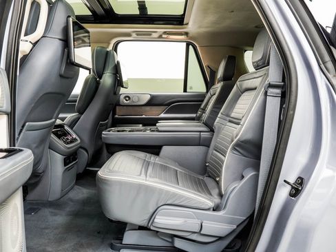 Used 2020 Lincoln Navigator L Black Label w/ Cargo Convenience Package image 42