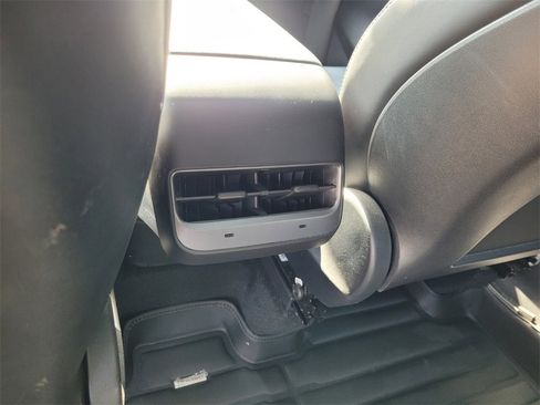 Used 2022 Tesla Model Y Performance image 13