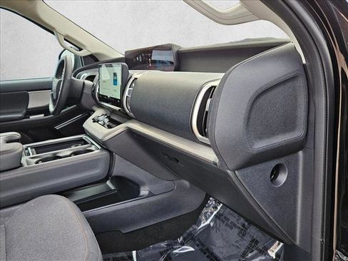Used 2025 Ford Expedition Active RWD image 19