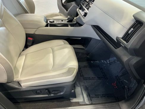 Used 2023 Nissan Pathfinder SL AWD/4WD image 15
