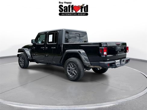 Used 2025 Jeep Gladiator Sport image 5