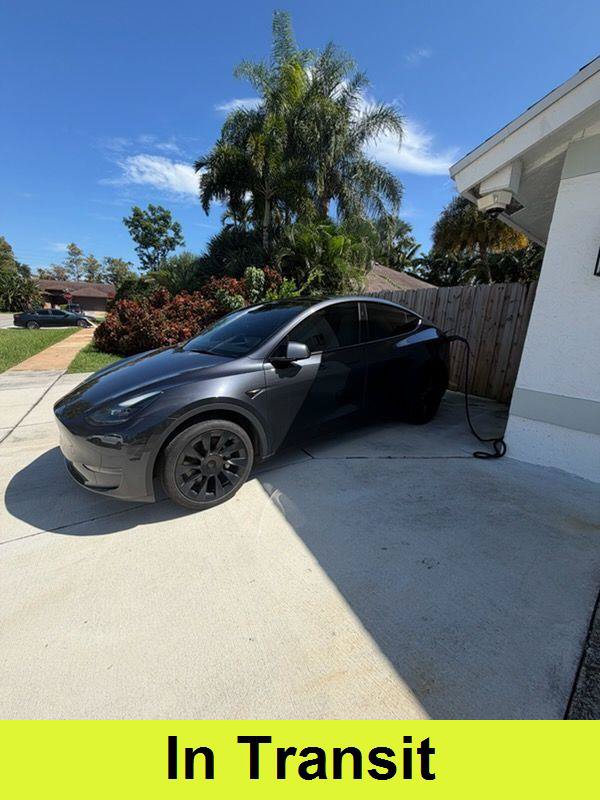 Used 2024 Tesla Model Y Long Range RWD image 1