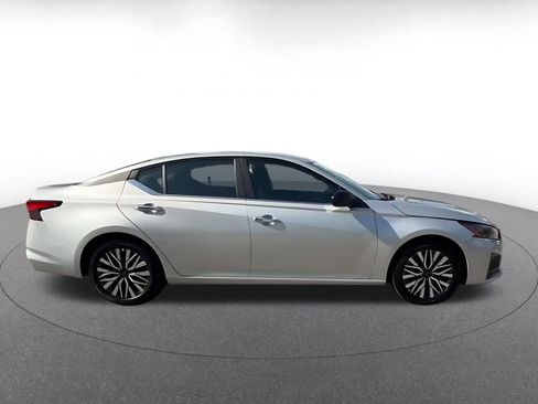 Used 2025 Nissan Altima 2.5 SV FWD image 16