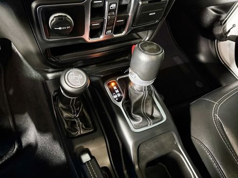 Used 2021 Jeep Wrangler Unlimited Sahara AWD/4WD image 18