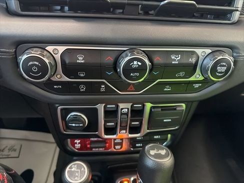 Used 2025 Jeep Wrangler Unlimited Rubicon AWD/4WD image 20