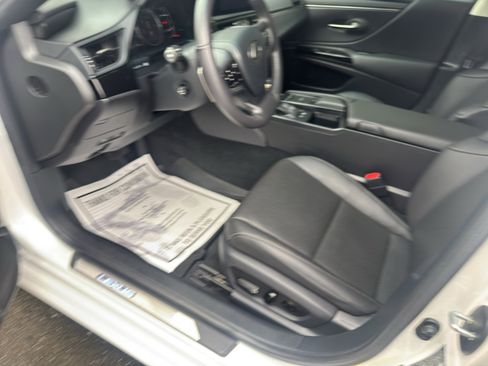 Used 2022 Lexus ES 300h w/ Premium Package image 5