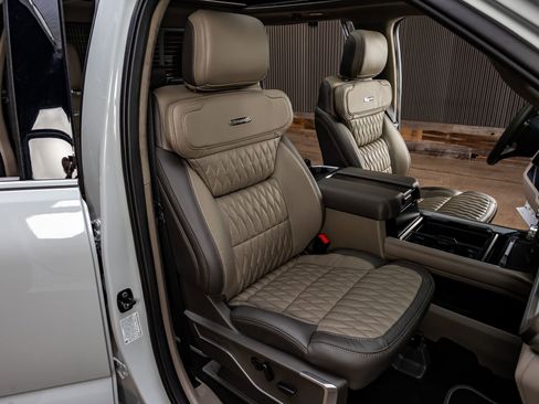 Used 2026 Ford F450 Platinum w/ Platinum Plus Package image 31