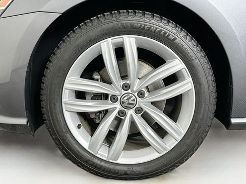 Used 2018 Volkswagen Passat 2.0T SE FWD image 11