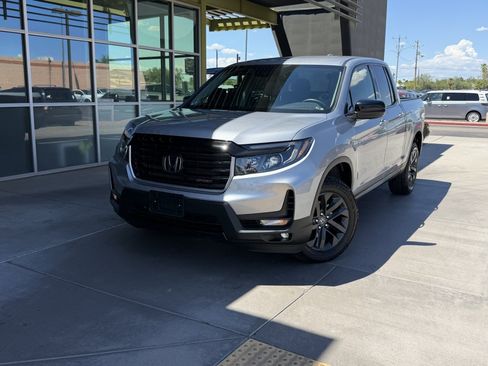 Used 2023 Honda Ridgeline Sport image 2
