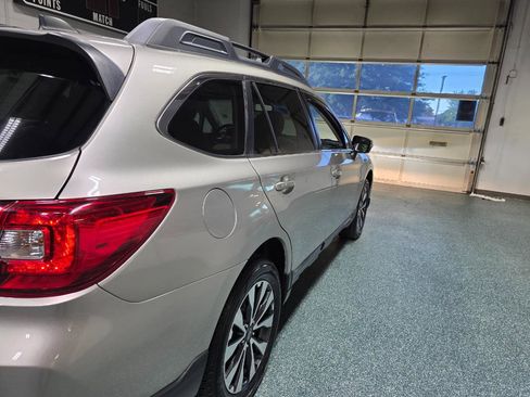 Used 2017 Subaru Outback 3.6R Limited AWD/4WD image 7