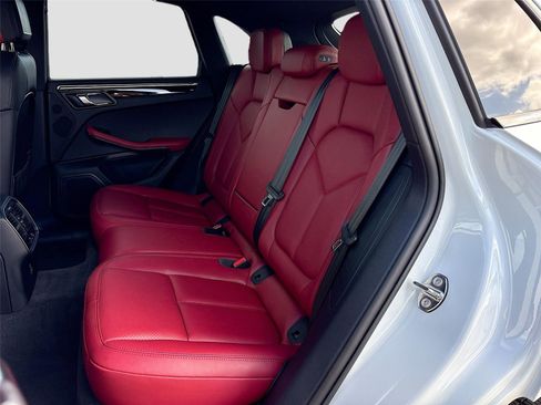 Used 2023 Porsche Macan S image 25