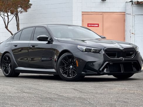 Used 2025 BMW M5 w/ Executive Package image 5